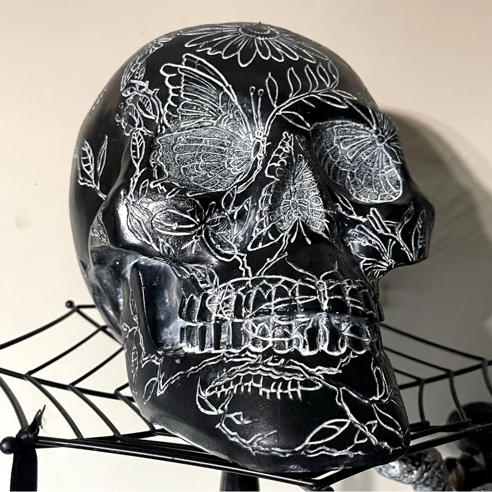 NEW Large Black skull engraved with floral flowers leaves garden white